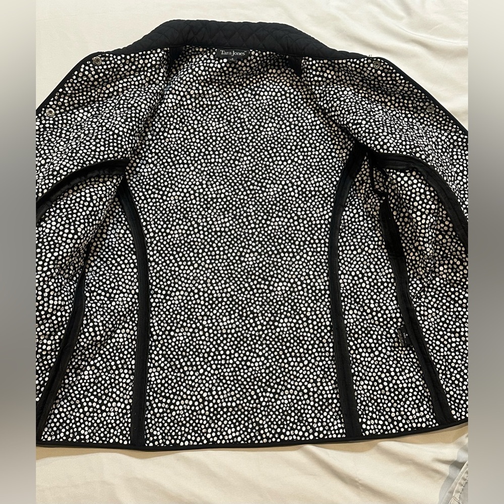 Tara Jones Black Quilted Jacket Polka Dot Lining Classic Chic Lightweight Coat - Picture 9 of 14